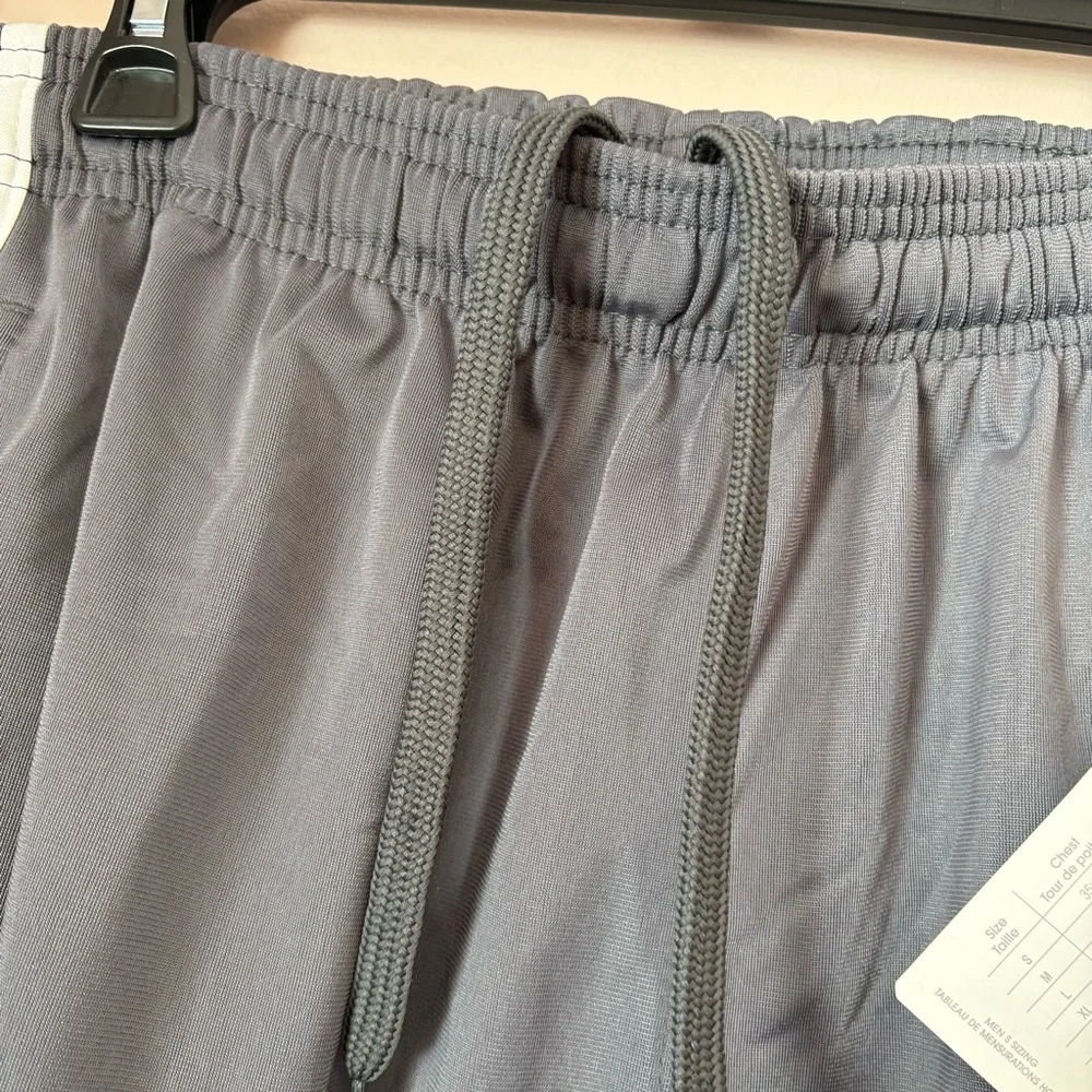 💚Adidas Gray and White Joggers with Classic Stripes - Picture 6 of 9